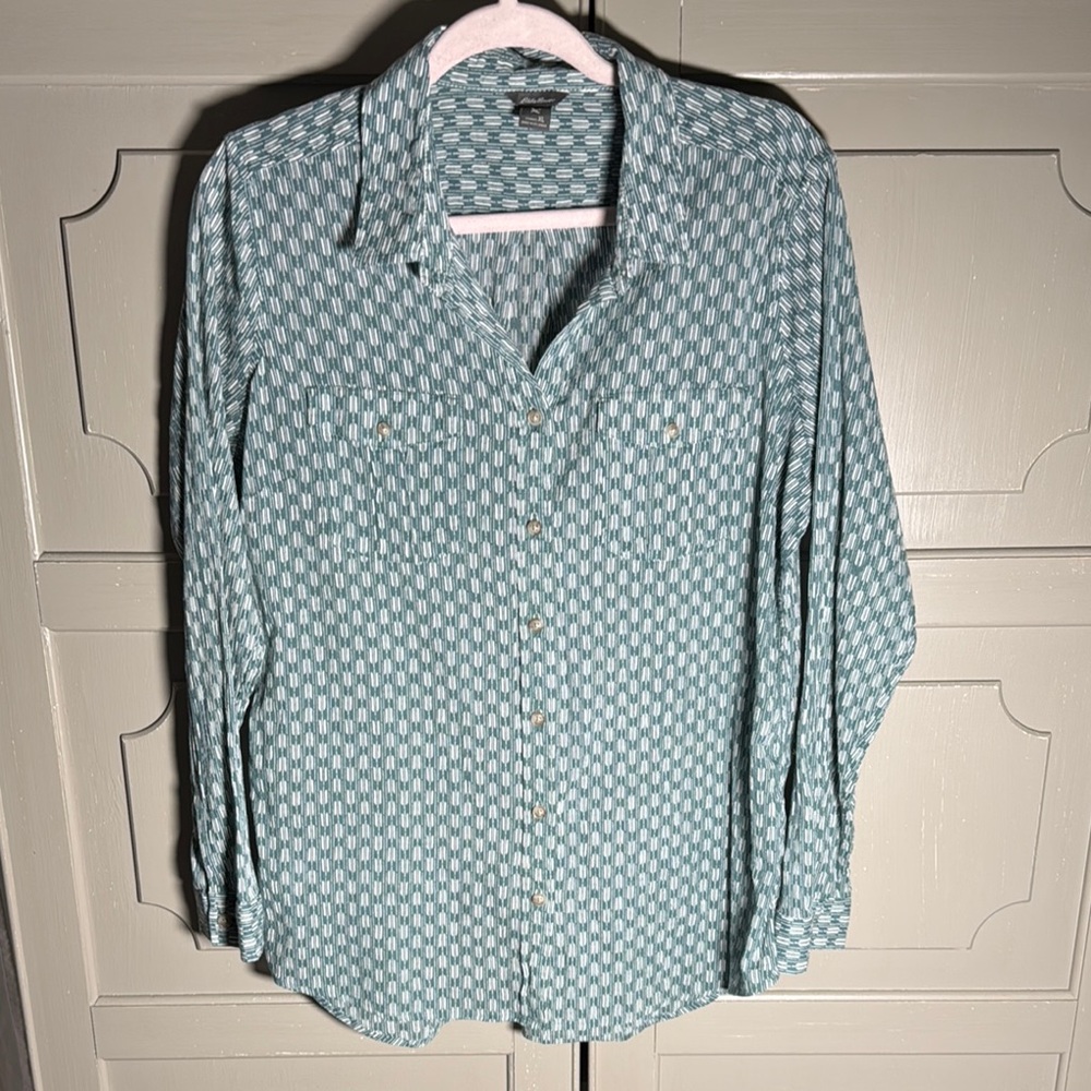 Eddie Bauer XL EUC Green Patterned Button-Up Blouse